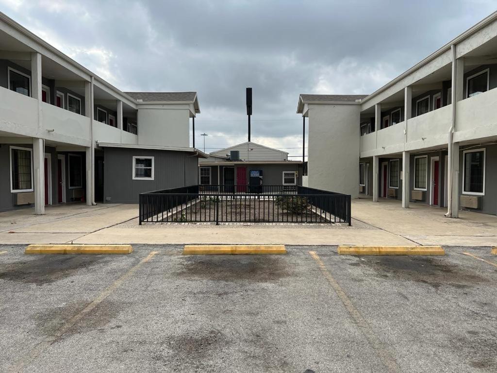 Travel Inn Lackland Sea World San Antonio Bagian luar foto